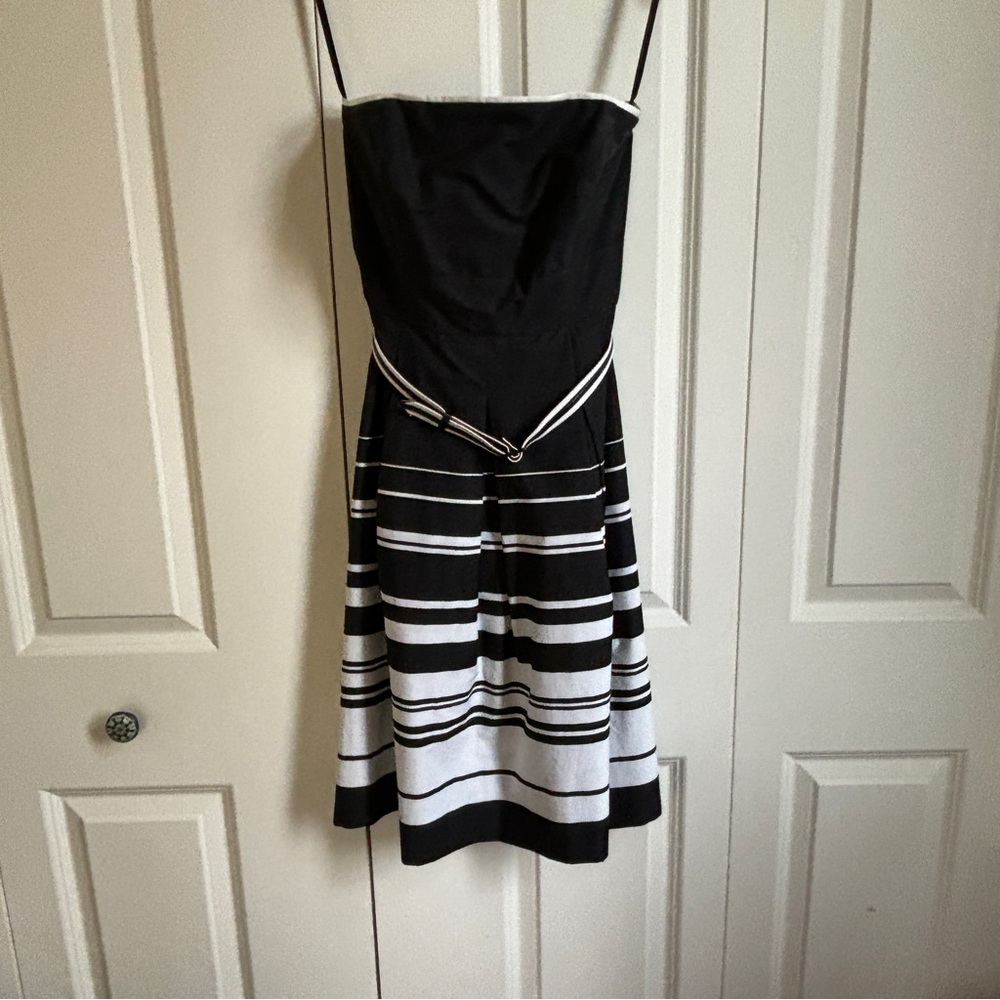 NWT strapless cotton black and white a-line pleated dress with belt